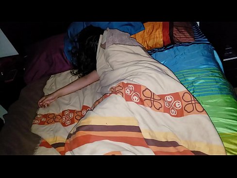 ❤️ Stepson dema ku di xew de ye, xatirê dayika xwe ya ciwan dike. ❤️ Pornoya anal li me ku.sexindrag.ru ☑